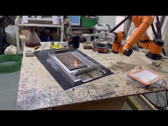 6 অক্ষ রোবট স্বয়ংক্রিয় 100 ওয়াট স্যুটকেস পোর্টেবল ফাইবার লেজার ক্লিনিং মেশিন মরিচা অপসারণ